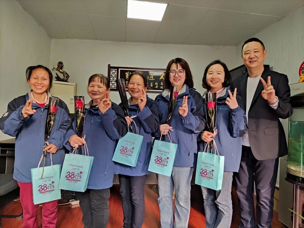 知禮儀 塑形象 打造職業(yè)女性新標(biāo)桿