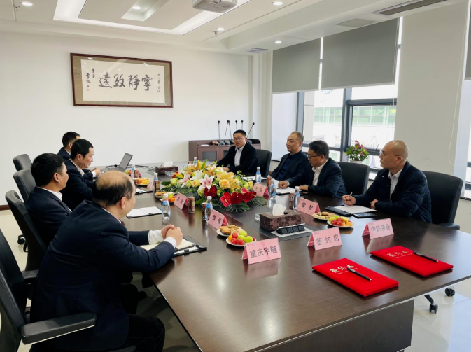 喜簽30列大噸位水平運輸編組丨中鐵裝備設(shè)備公司與重慶宇隧達成戰(zhàn)略合作