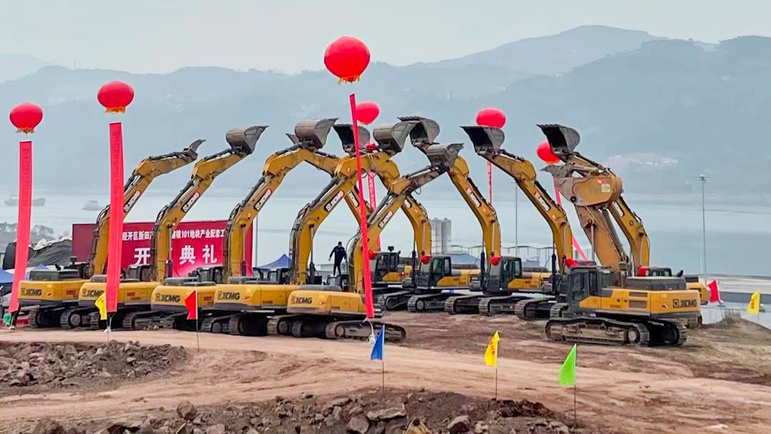 通江達海！徐工挖機助力萬州現(xiàn)代物流樞紐港建設